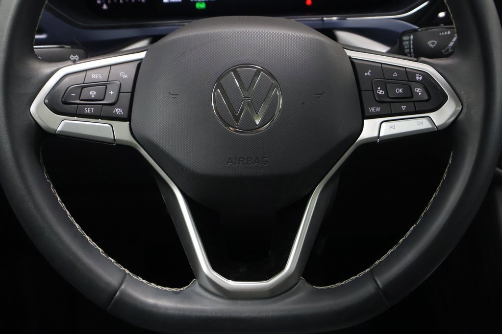 Used 2023 Volkswagen Taos SE w/ Panoramic Sunroof Package image 17
