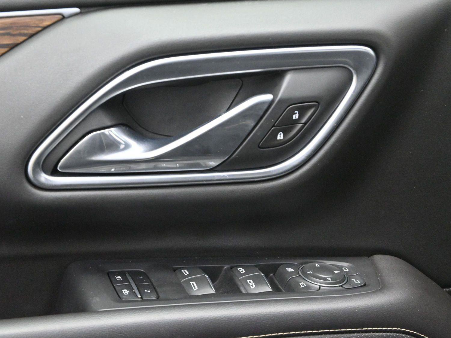 Used 2021 Chevrolet Tahoe Premier w/ Premium Package AWD/4WD image 13