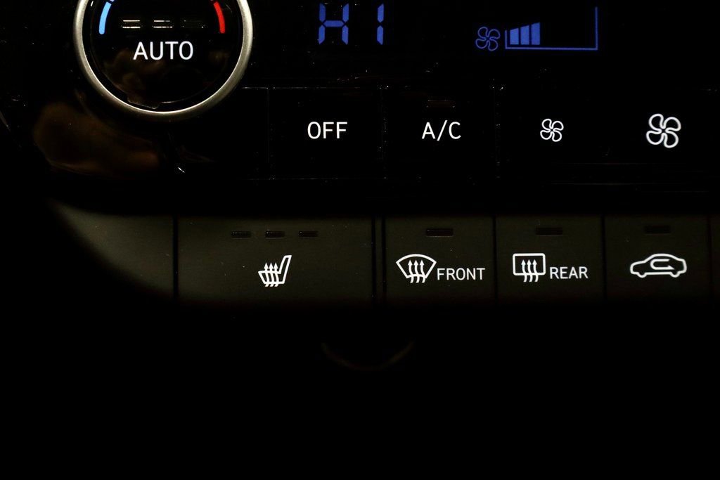 Certified 2025 Hyundai Elantra SEL image 35