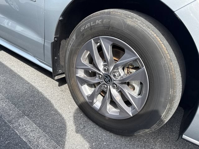 Used 2024 Toyota Sienna XLE w/ XLE Plus Package AWD/4WD image 9