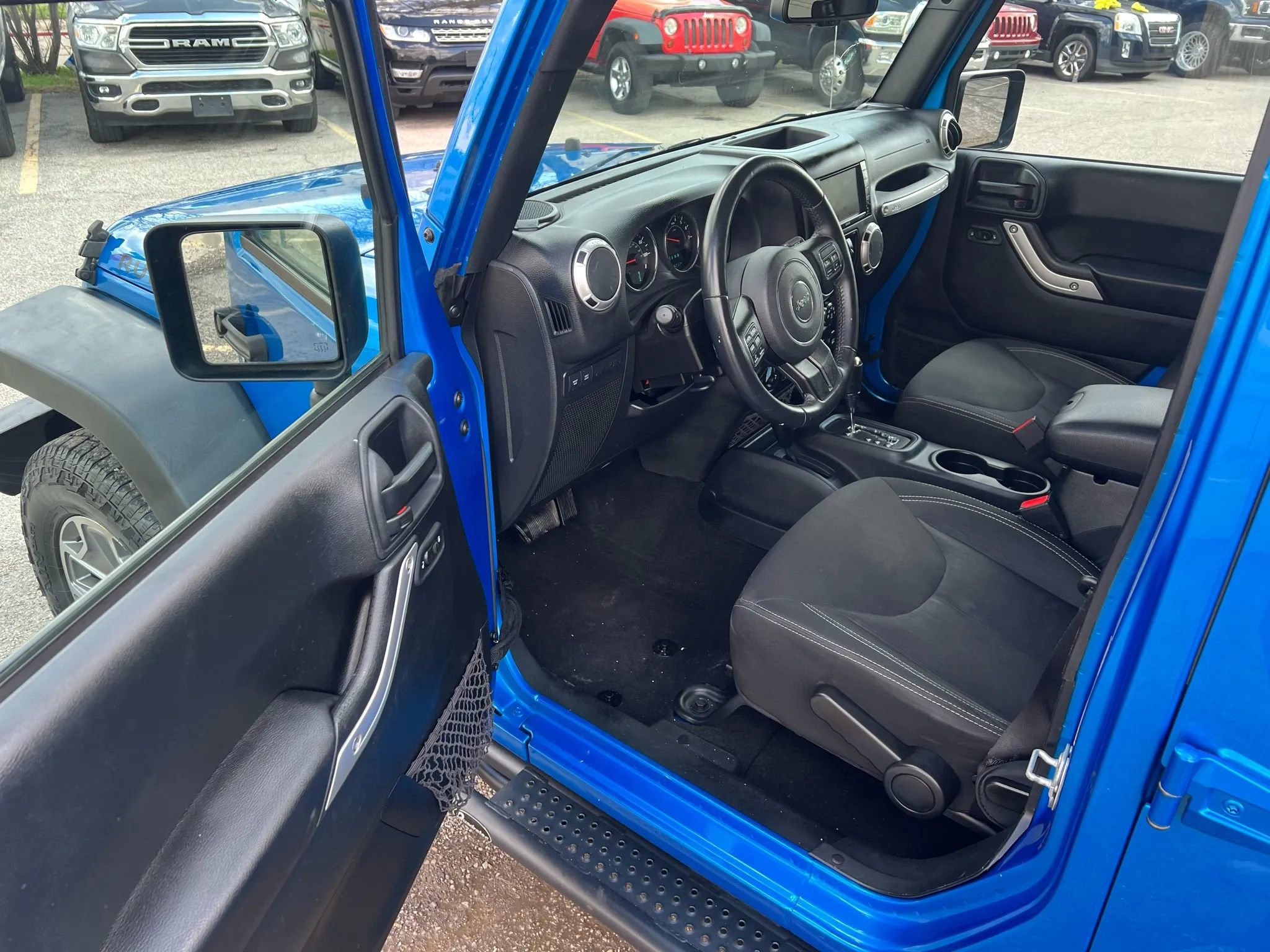 Used 2016 Jeep Wrangler Unlimited Rubicon w/ Connectivity Group image 14