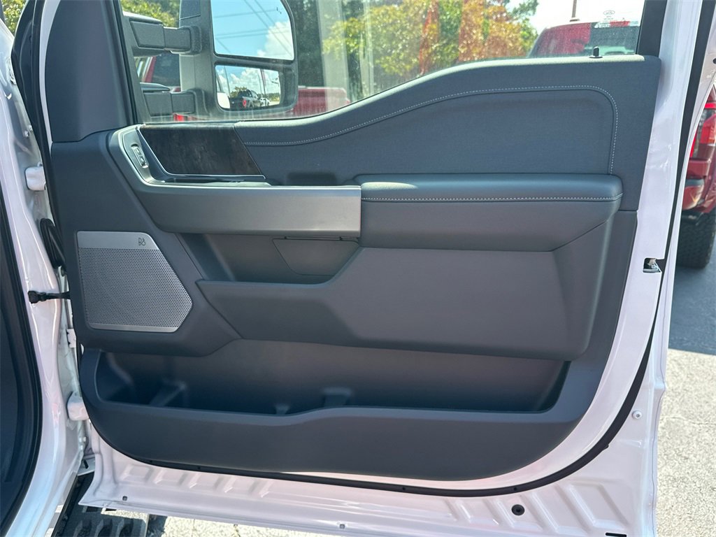 New 2025 Ford F350 4x4 Crew Cab Super Duty image 14