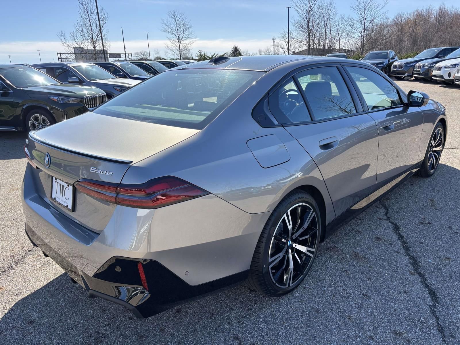 New 2026 BMW 550e xDrive image 5