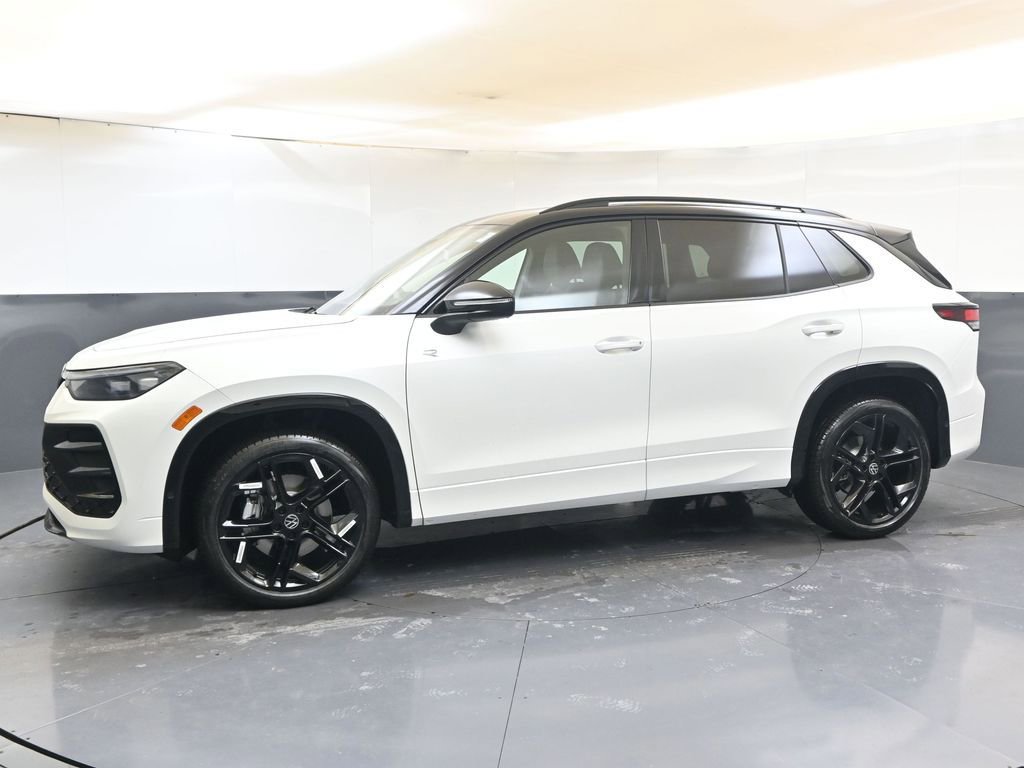 New 2026 Volkswagen Tiguan SE R-Line image 2