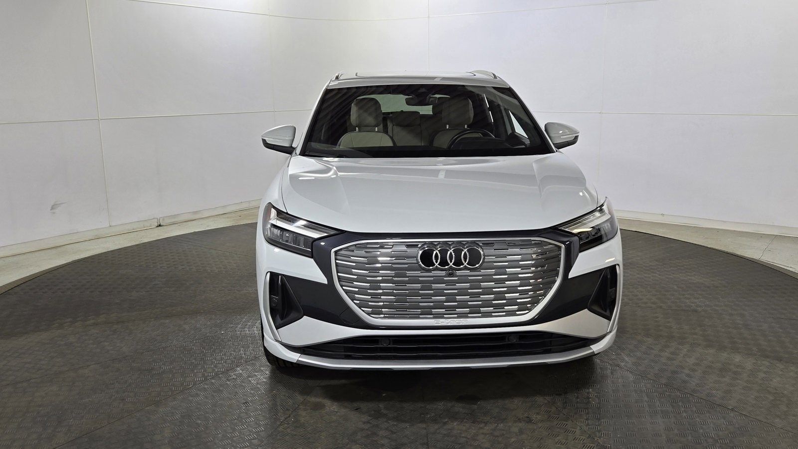Used 2023 Audi Q4 e-tron Premium Plus w/ Premium Plus image 2