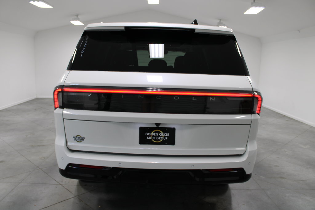 New 2027 Lincoln Navigator Reserve RWD image 7