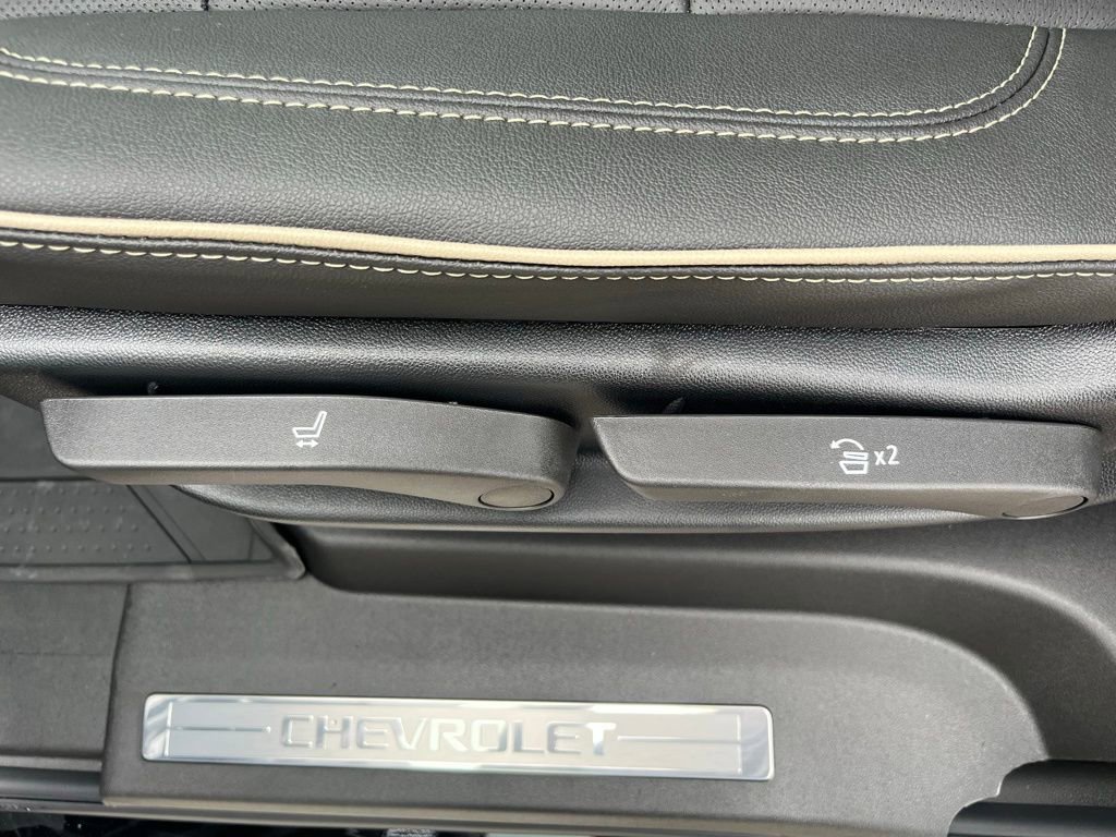 New 2026 Chevrolet Suburban Premier w/ Sun And Tow Package AWD/4WD image 33