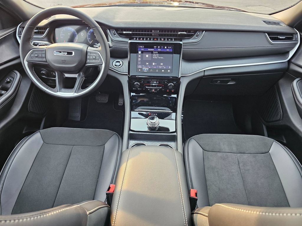 New 2025 Jeep Grand Cherokee Altitude AWD/4WD image 10