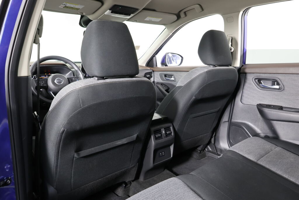 Used 2021 Nissan Rogue SV image 14