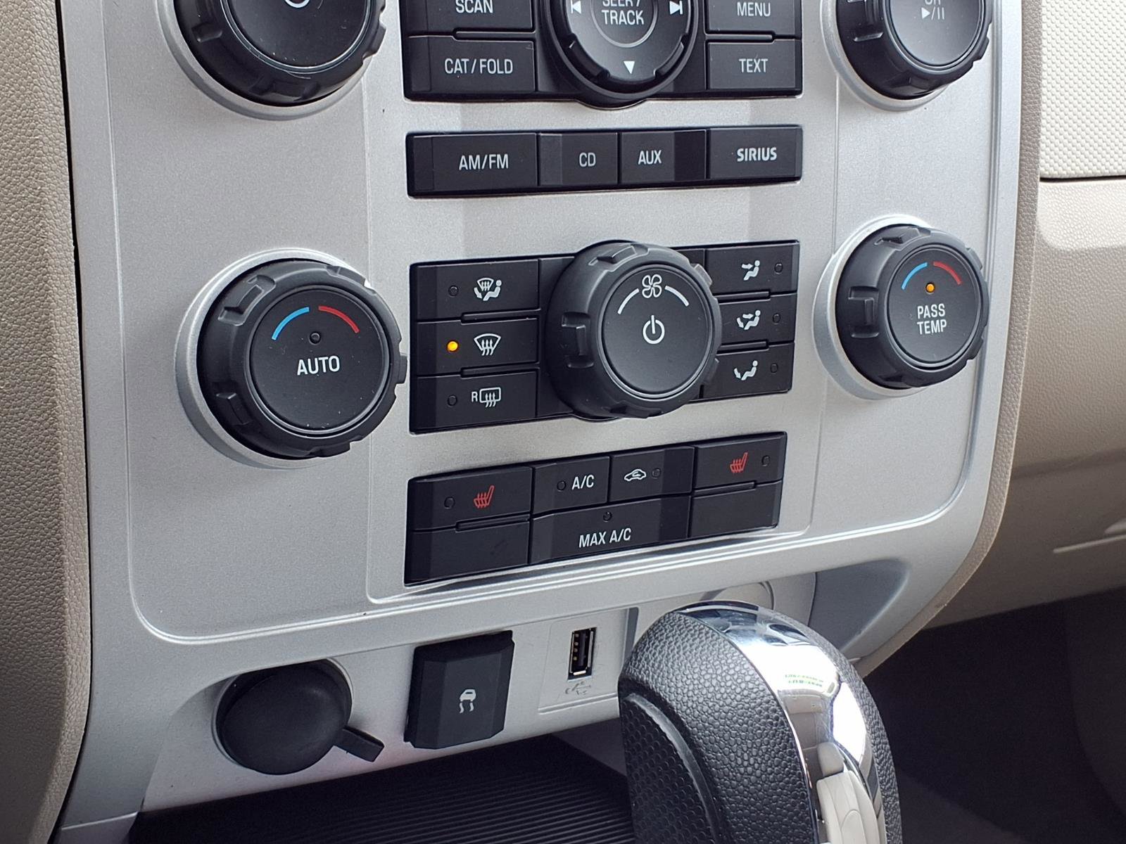 Used 2010 Mercury Mariner Premier image 13