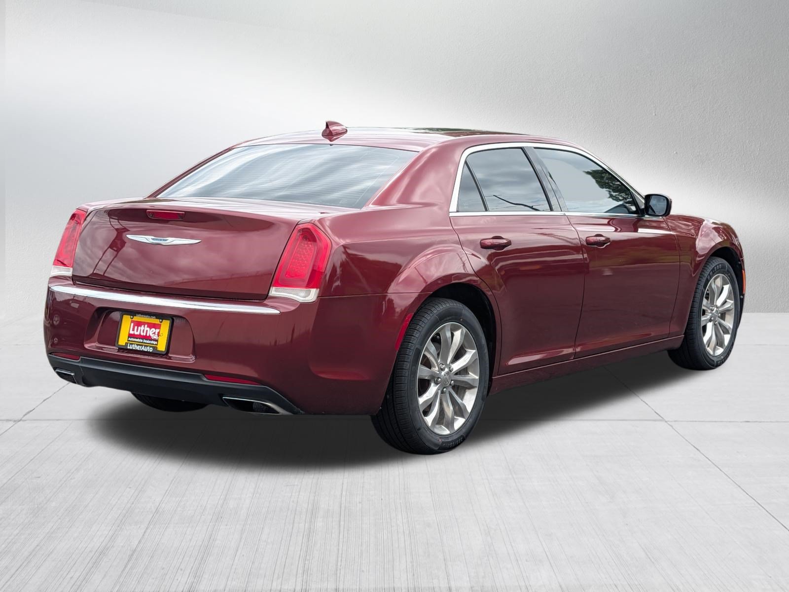 Used 2017 Chrysler 300 Limited w/ Value Package AWD/4WD image 7