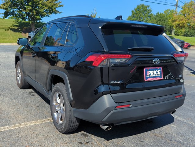 Used 2025 Toyota RAV4 XLE FWD image 8