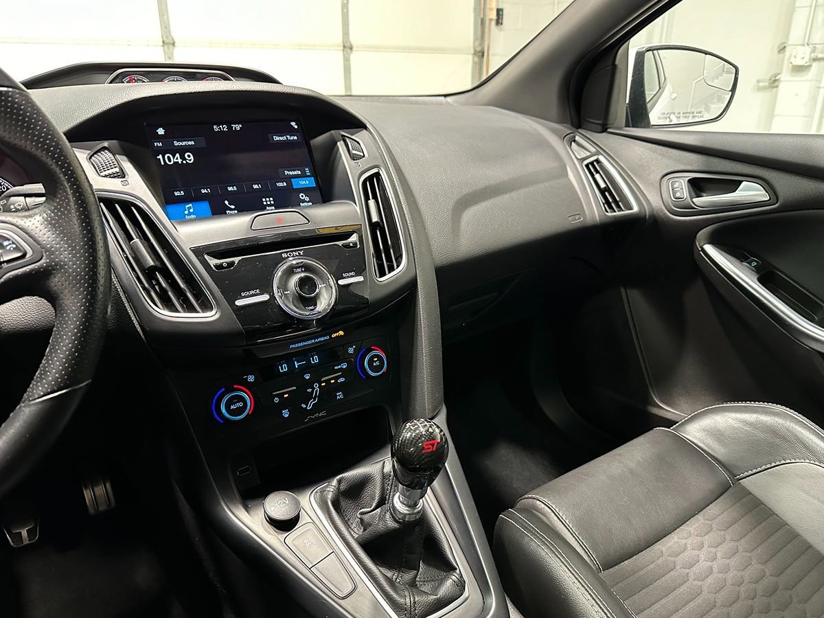 Used 2018 Ford Focus ST w/ Equipment Group 401A FWD image 32