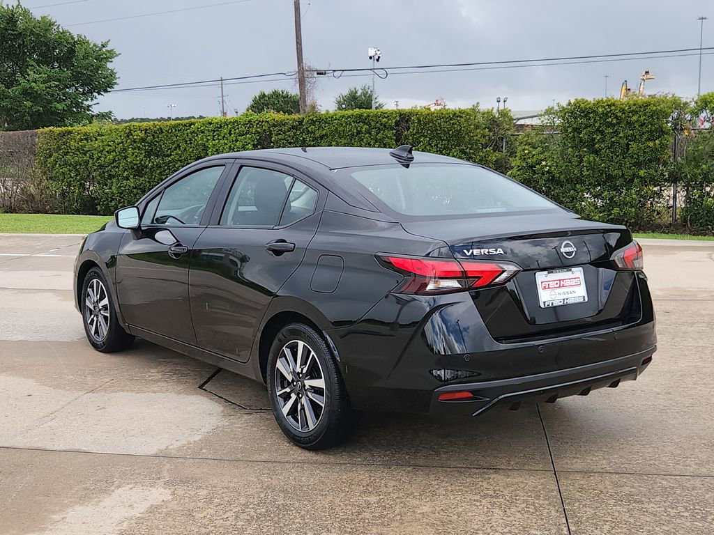Used 2025 Nissan Versa SV FWD image 4