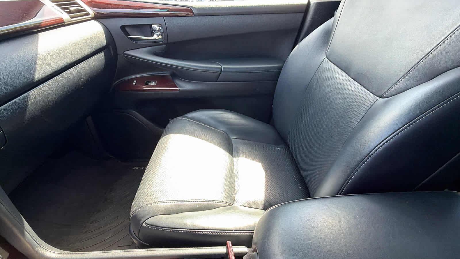 Used 2015 Lexus LX 570 4WD image 12