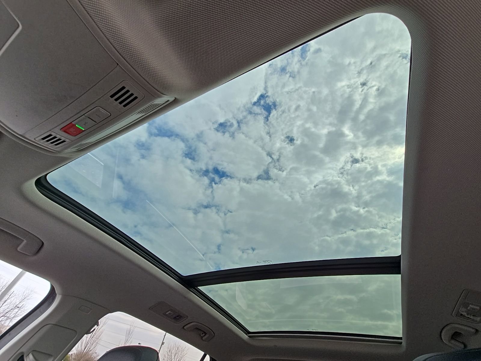 Certified 2023 Volkswagen Tiguan SE image 29