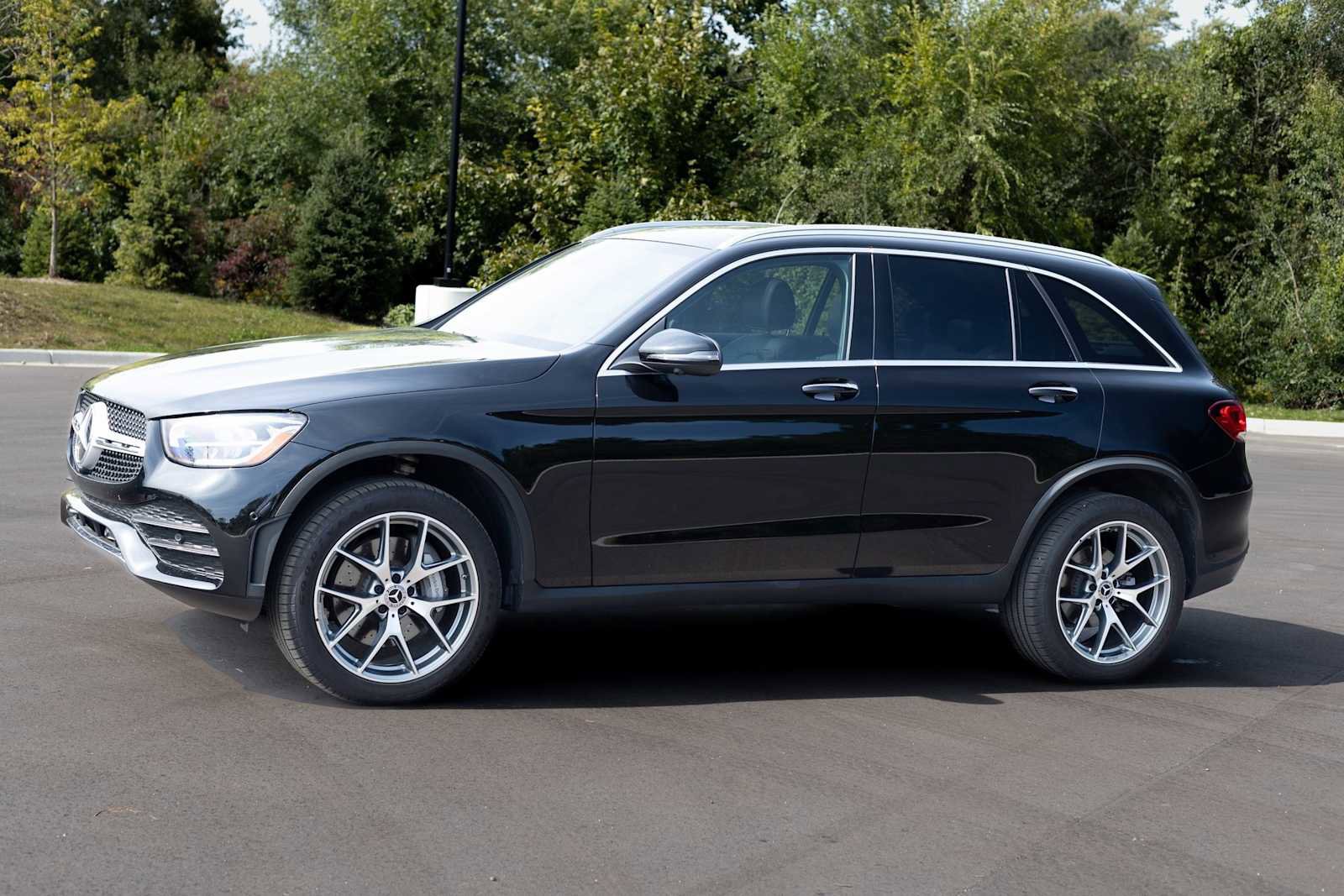 Certified 2022 Mercedes-Benz GLC 300 4MATIC image 2