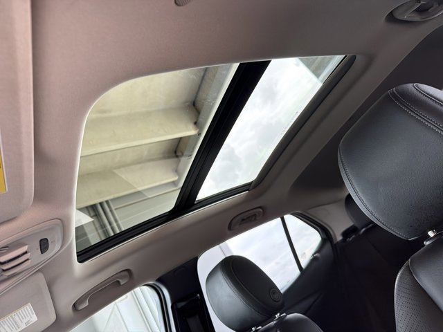 Used 2022 Buick Encore GX Essence w/ Experience Buick Package FWD image 22