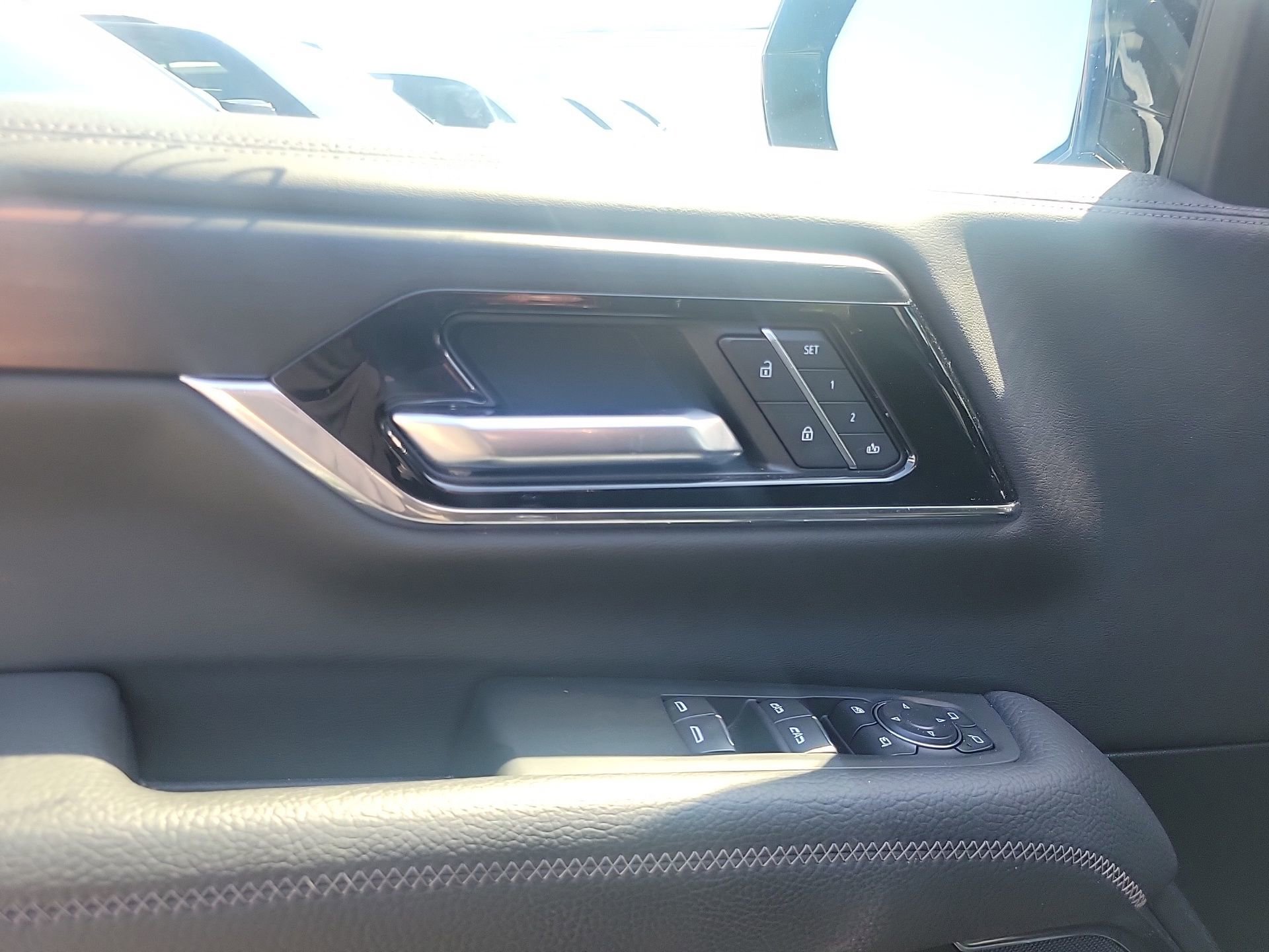 Used 2025 GMC Yukon XL Denali image 27