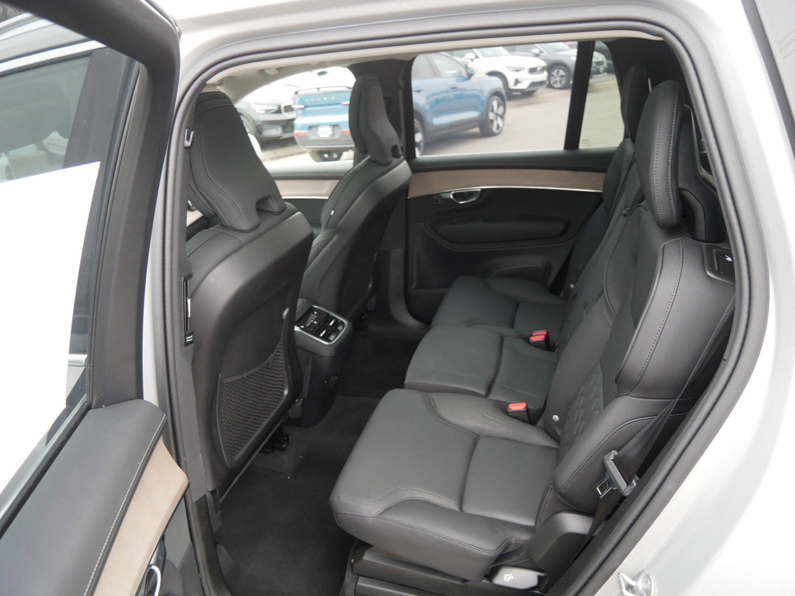 Certified 2025 Volvo XC90 B5 Plus image 10