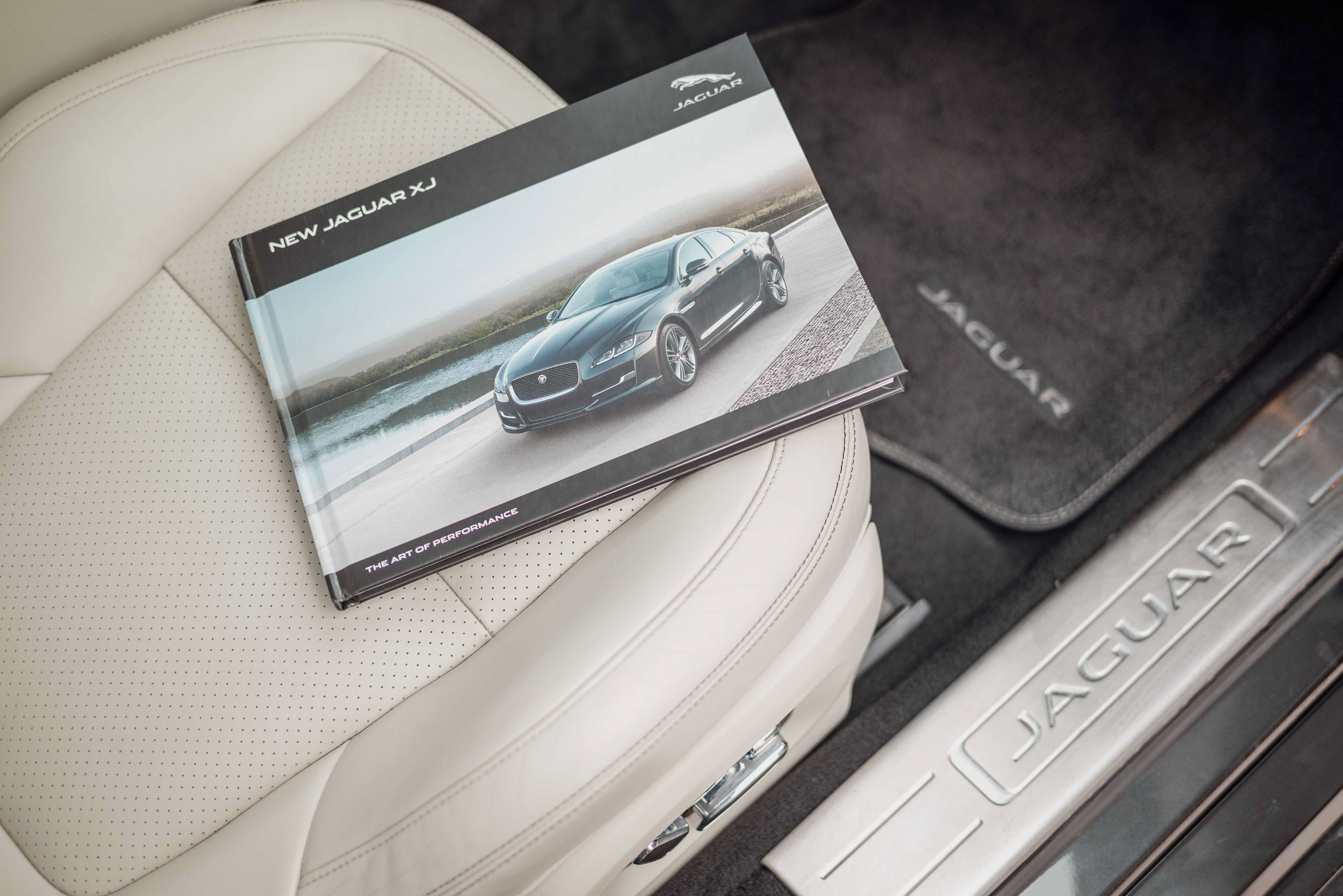 Used 2015 Jaguar XJ RWD image 17