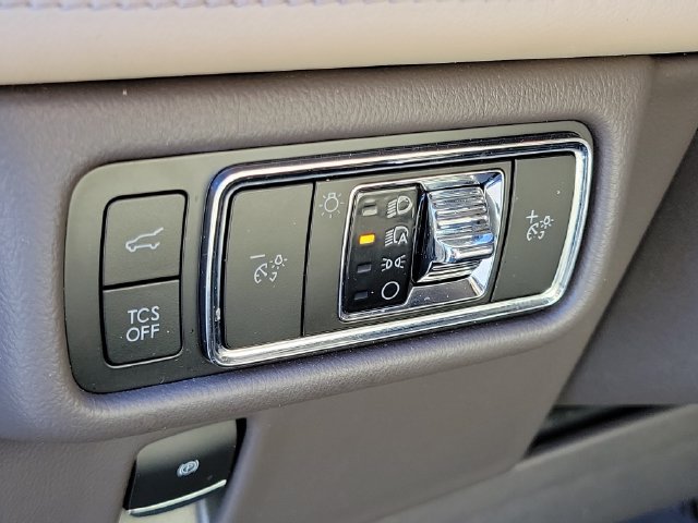 Used 2023 Lincoln Nautilus Reserve AWD/4WD image 11
