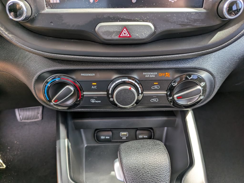 Certified 2025 Kia Soul LX w/ LX Technology Package FWD image 24