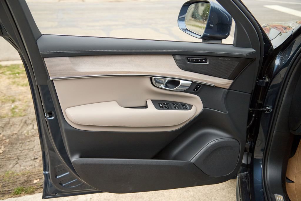 New 2026 Volvo XC90 B5 Plus w/ Protection Package image 9