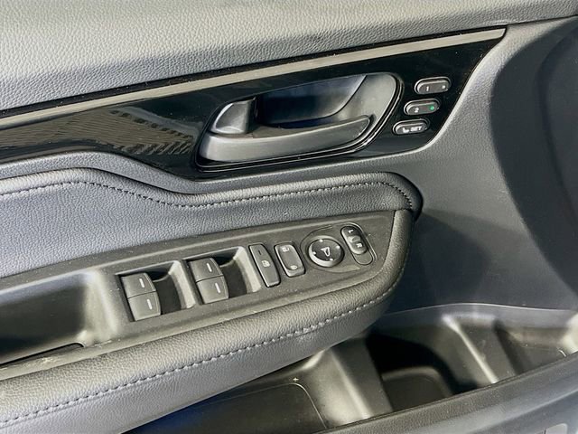 Used 2025 Honda Odyssey Touring image 12
