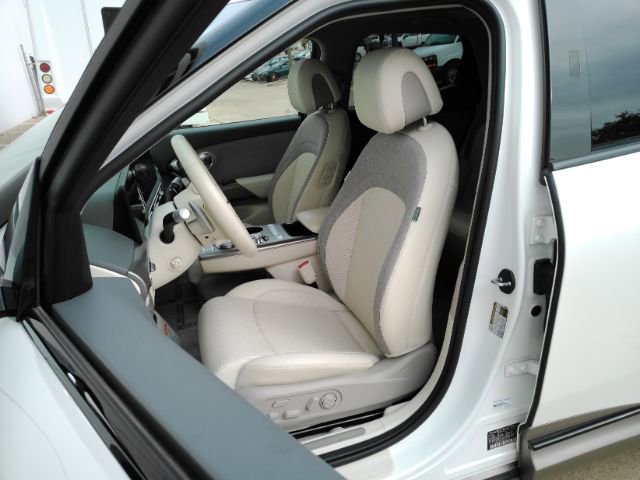 Used 2024 Genesis GV60 RWD image 14