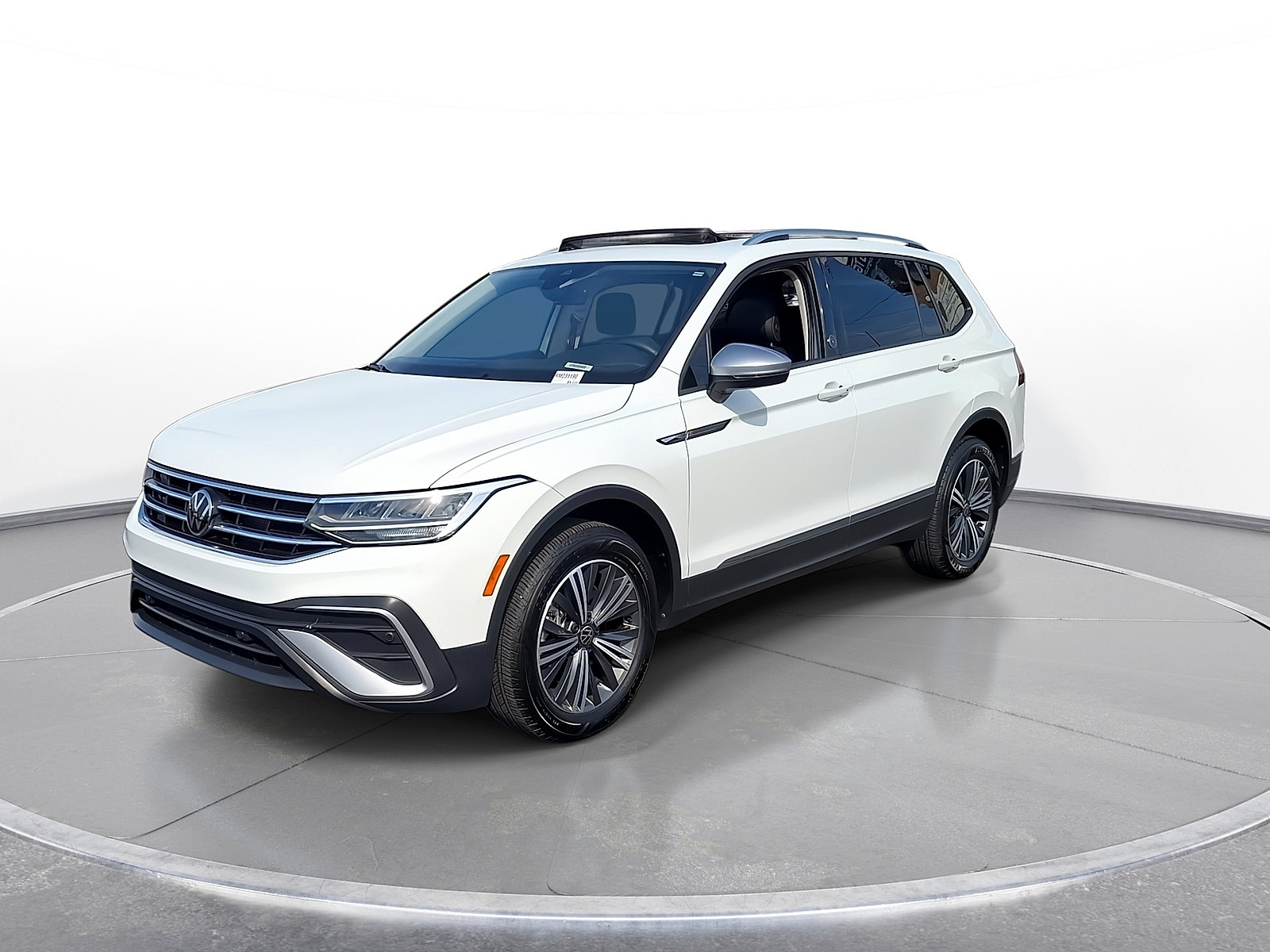 Used 2024 Volkswagen Tiguan Wolfsburg Edition w/ Panoramic Sunroof Package AWD/4WD image 4