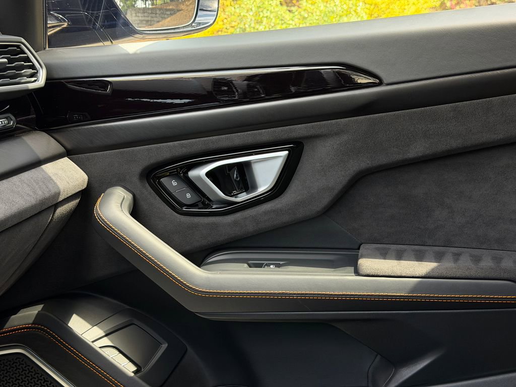 Used 2023 Lamborghini Urus S image 31