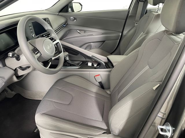 Certified 2025 Hyundai Elantra SE w/ Cargo Package image 2