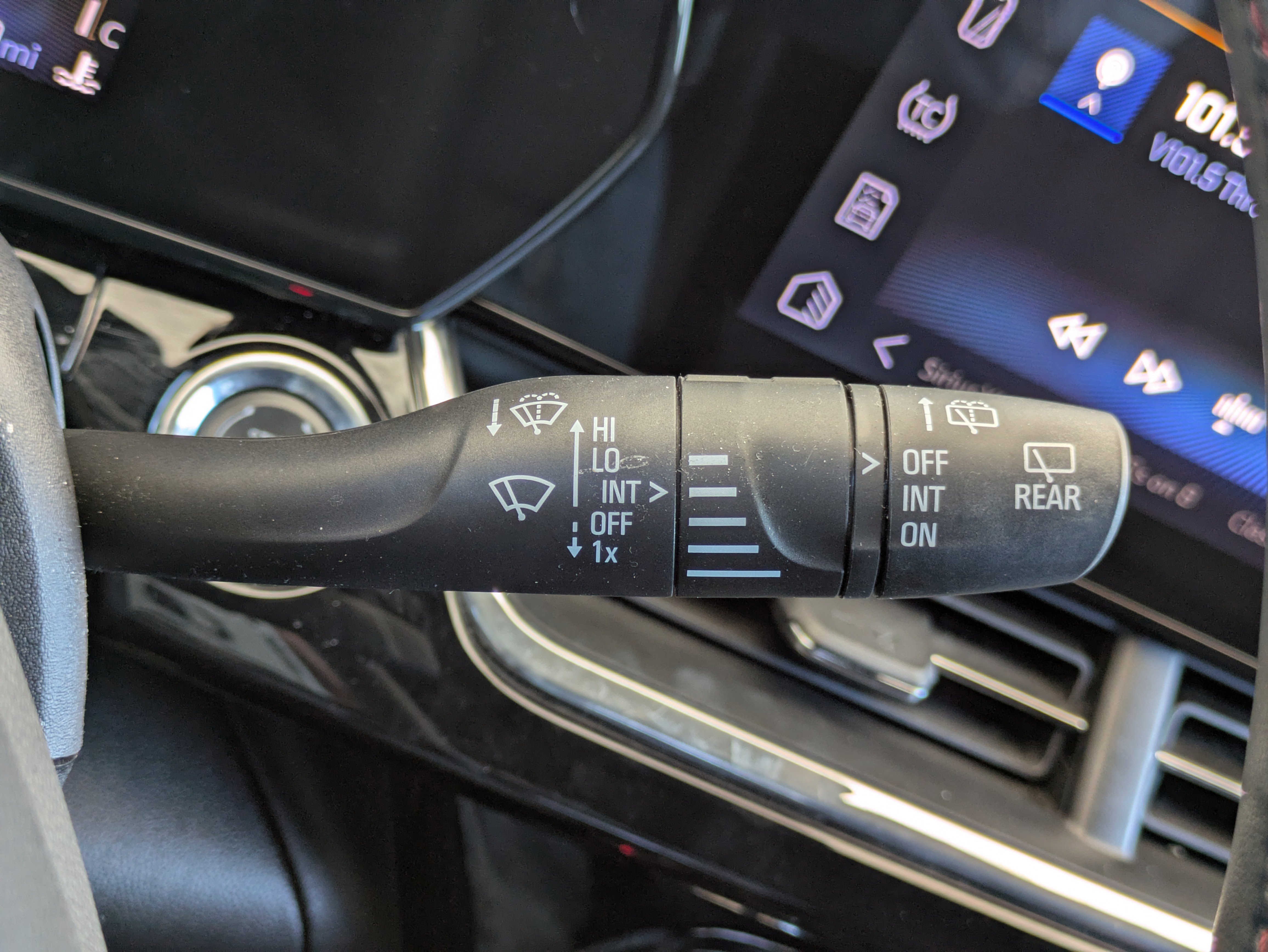 Used 2025 Chevrolet Trax RS w/ Sunroof Package image 19