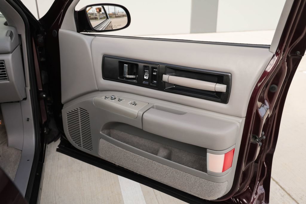 Used 1996 Chevrolet Impala SS RWD image 16