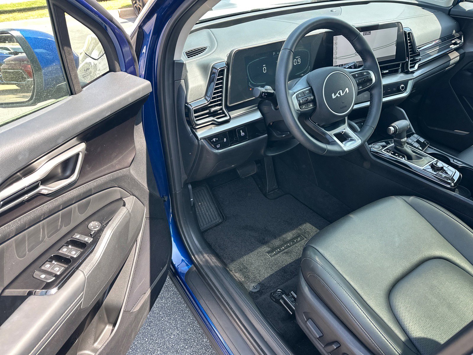 Used 2025 Kia Sportage EX w/ Premium Package image 6