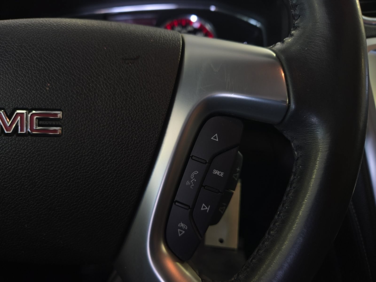 Used 2016 GMC Acadia SLE FWD image 20