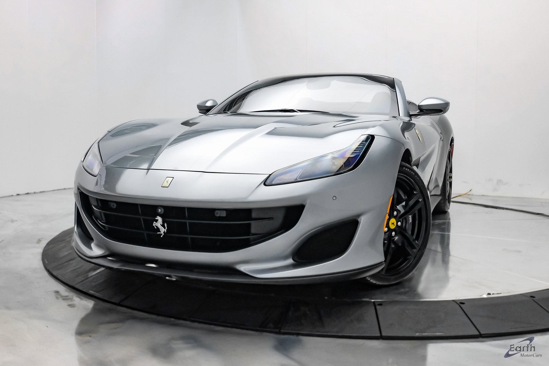 Used 2019 Ferrari Portofino image 4