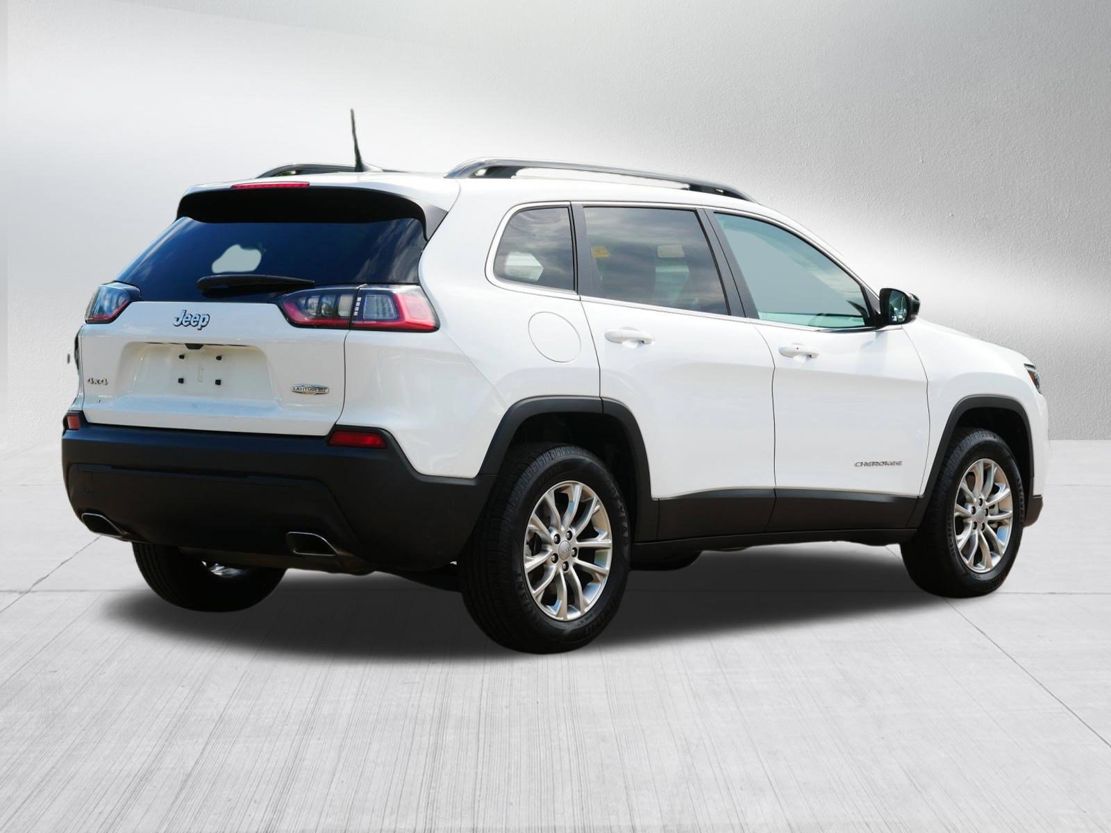 Used 2022 Jeep Cherokee Latitude Lux w/ Mopar Interior Package AWD/4WD image 7