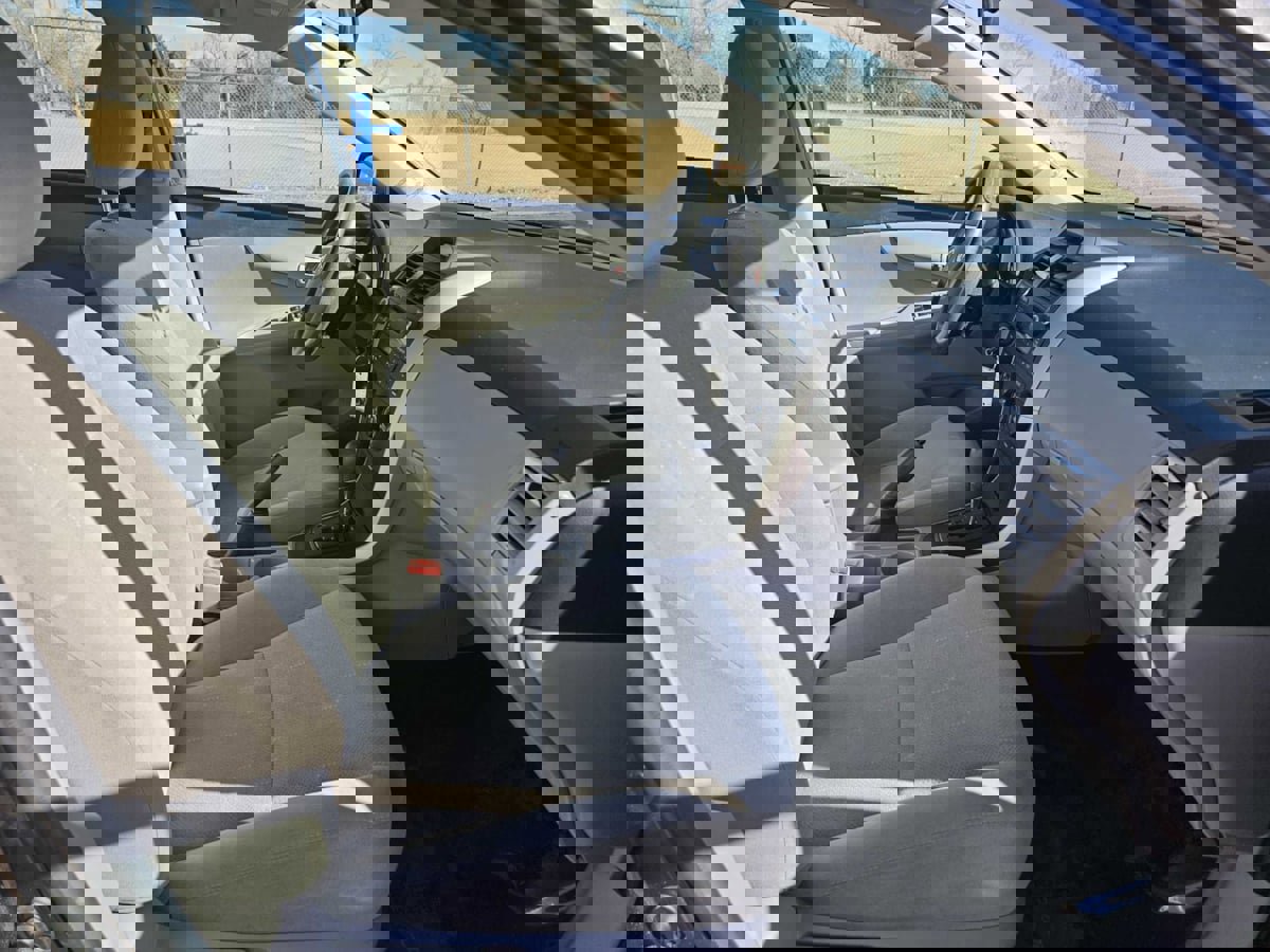 Used 2013 Toyota Corolla L image 27