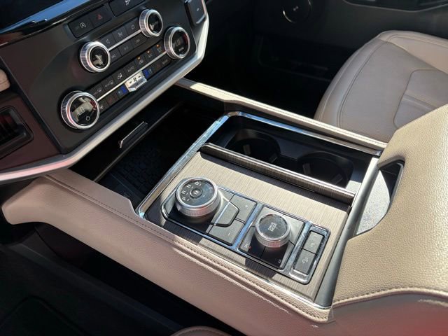 Used 2024 Ford Expedition Limited image 25