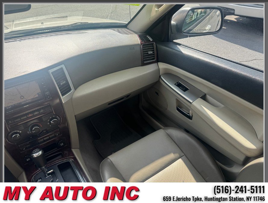Used 2009 Jeep Grand Cherokee Laredo AWD/4WD image 13