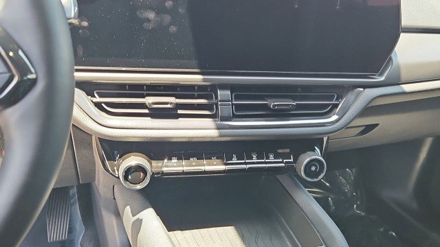 Used 2024 Chevrolet Equinox EV RS FWD image 17