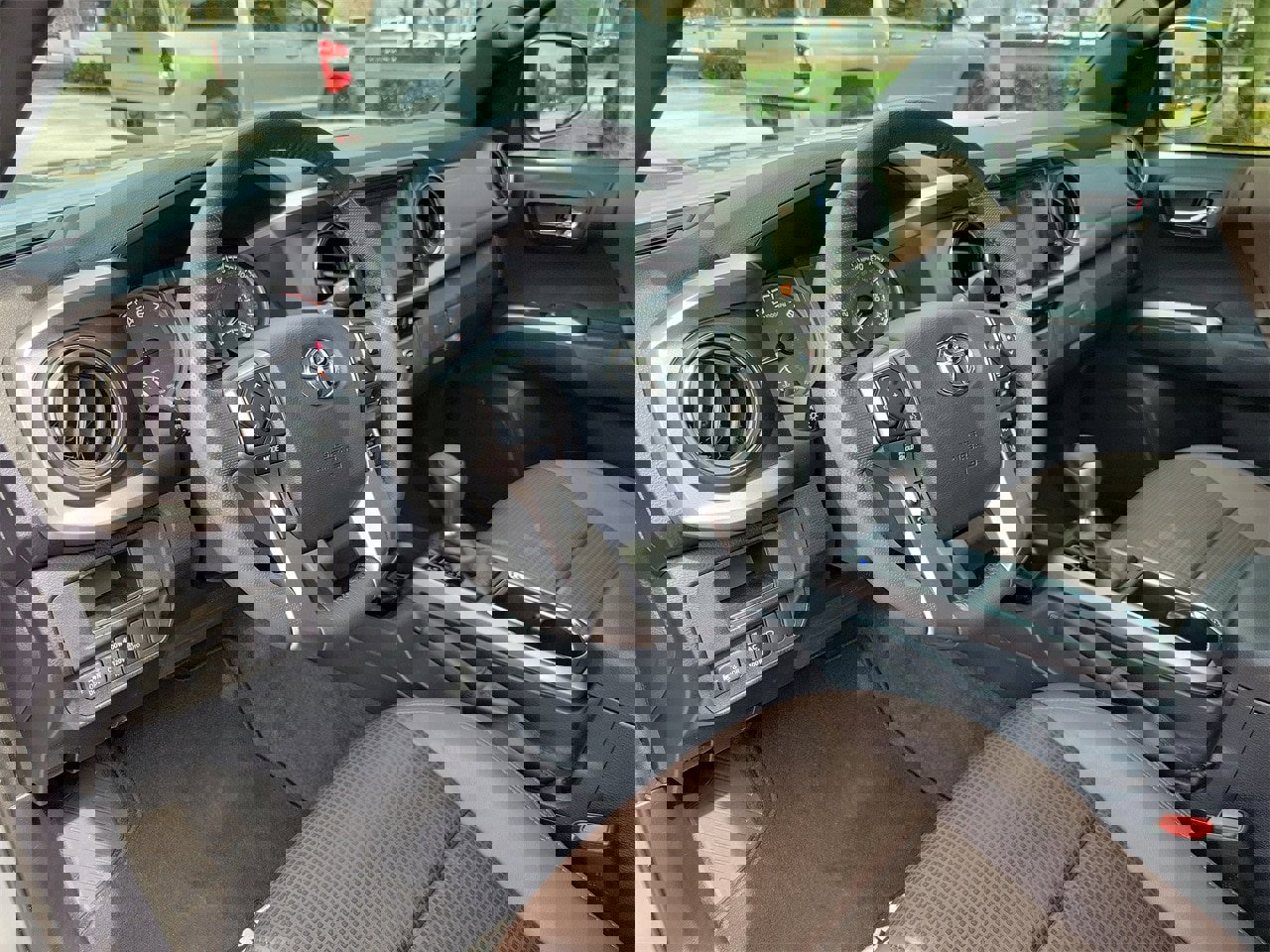 Used 2018 Toyota Tacoma Limited image 16