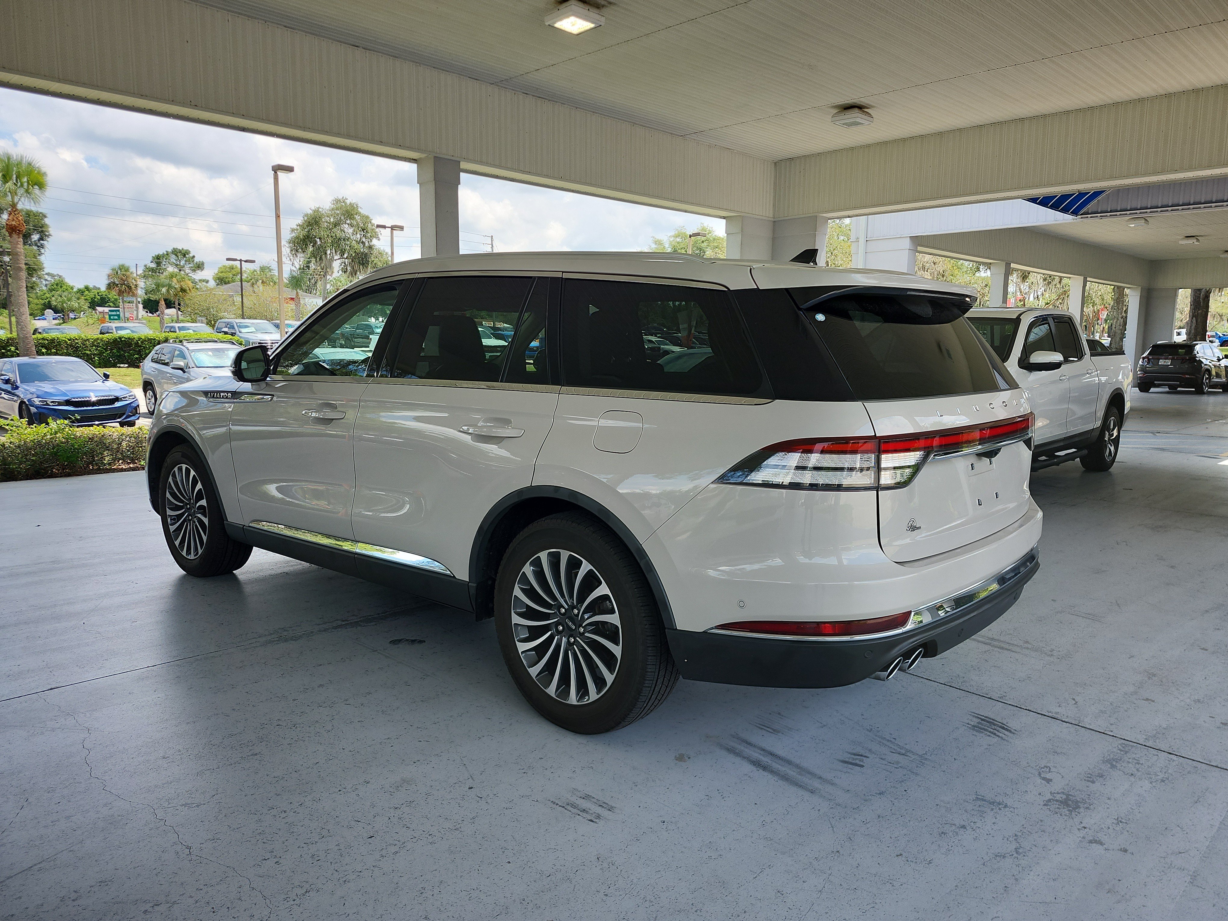 Used 2024 Lincoln Aviator Reserve RWD image 3