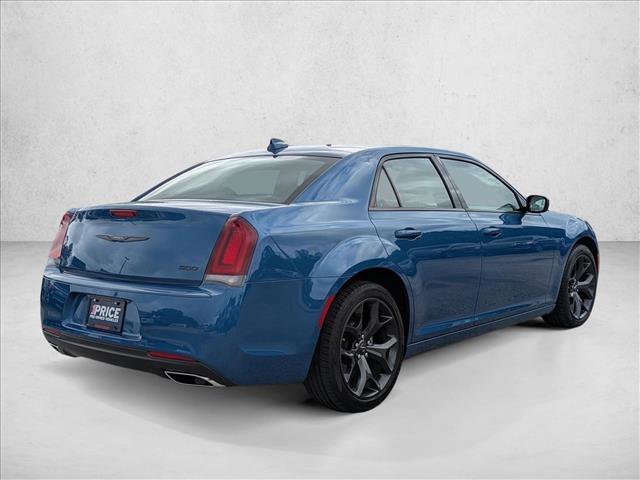 Used 2023 Chrysler 300 Touring w/ Sport Appearance Package image 5