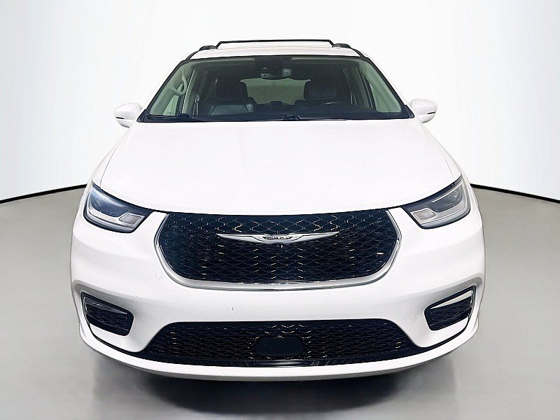 Used 2022 Chrysler Pacifica Touring-L FWD image 2