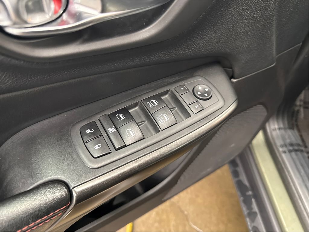 Used 2020 Jeep Cherokee Trailhawk image 33