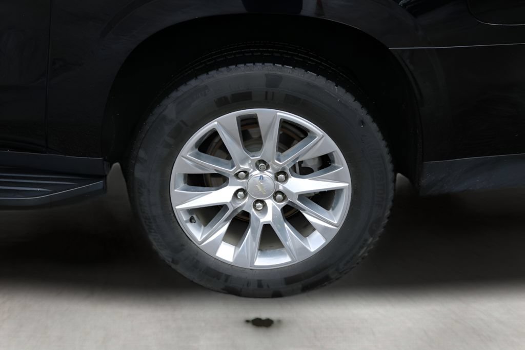 Used 2021 Chevrolet Suburban Premier w/ Premium Package RWD image 10