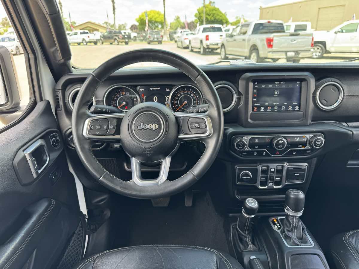 Used 2018 Jeep Wrangler Unlimited Sahara w/ LED Lighting Group AWD/4WD image 23
